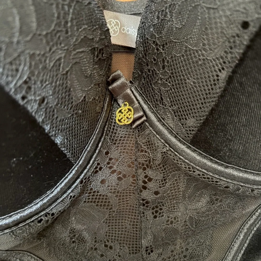 Black Daisy Fuentes Lingerie - Picture 2 of 5